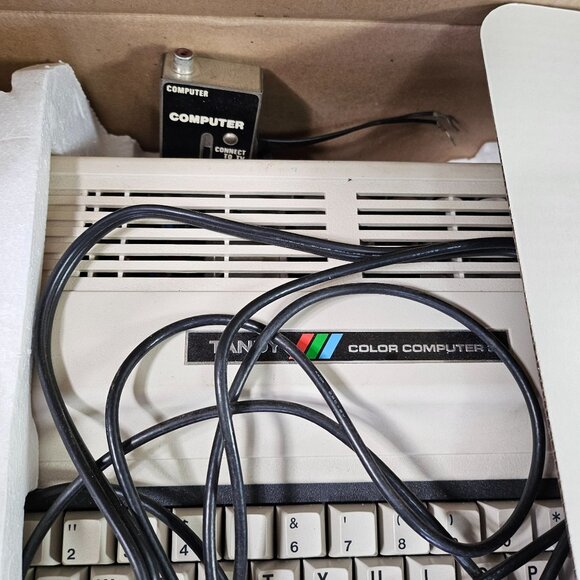 Tandy Color Computer 2 Original Box with Cord & Manuals - Picture 4 of 13